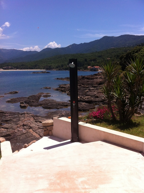 Douche solaire extérieure