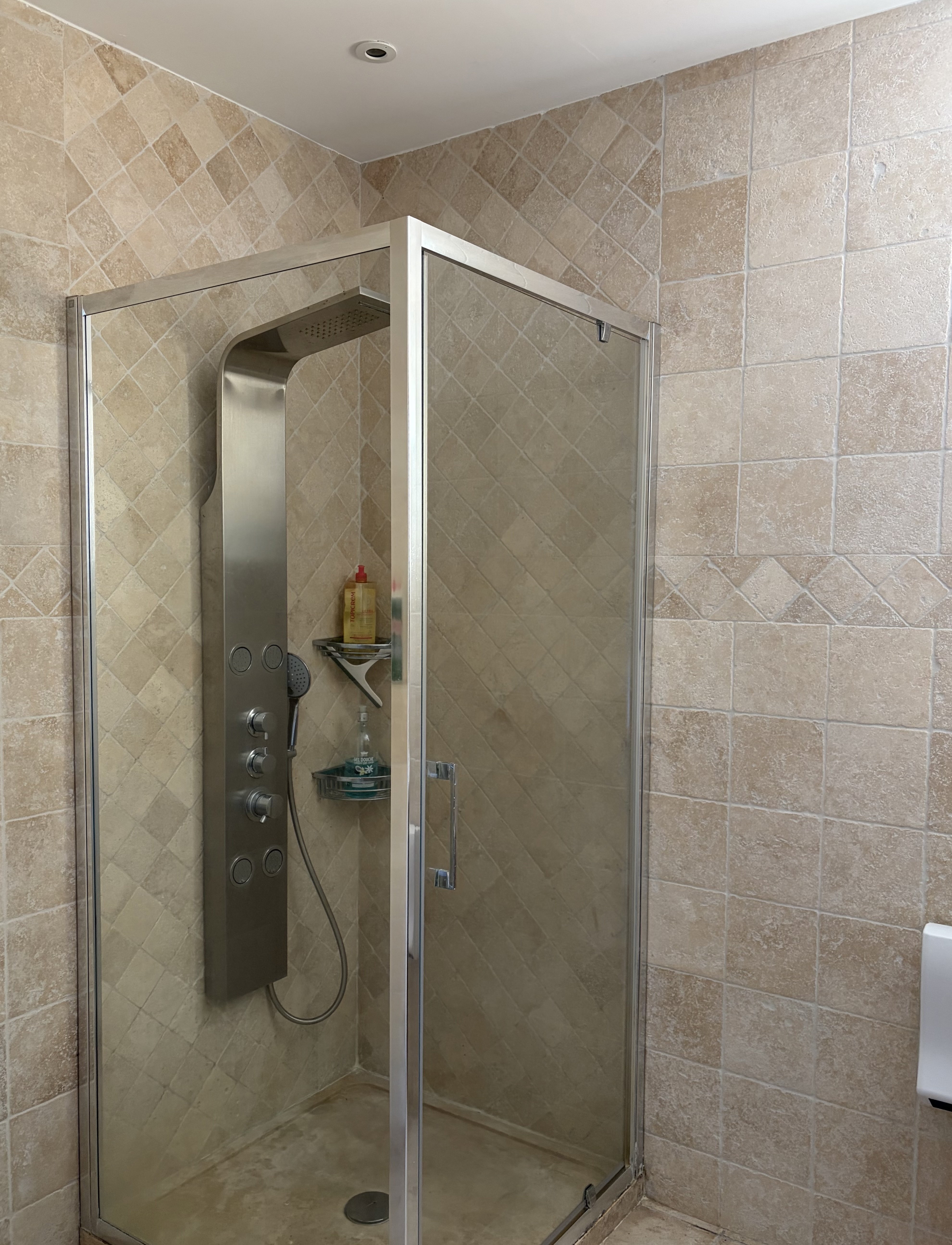 Salle de bain — douche à l'italienne